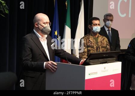 Bologne, Italie. 09e avril 2021. Bologna (hub vaccine Fiera)- Visita del commissario stratidario per l'emerdenza Covid19 Paolo Figliuolo e del capo della Protezione cile Fabrizio Curcio all'hub vaccine della Fiera. Partecipa il presidente della Regione Stefano Bonaccini - foto Michele Nucci corrispondente Bologna/LiveMedia crédit: Agence photo indépendante/Alamy Live News Banque D'Images