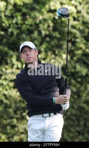 Augusta, États-Unis. 05 avril 2021. Rory McIlroy est parti sur le deuxième trou lors de sa ronde d'entraînement pour les maîtres au club de golf national d'Augusta le lundi 5 avril 2021, à Augusta, Géorgie. (Photo de Curtis Compton/Atlanta Journal-Constitution/TNS/Sipa USA) crédit: SIPA USA/Alay Live News Banque D'Images