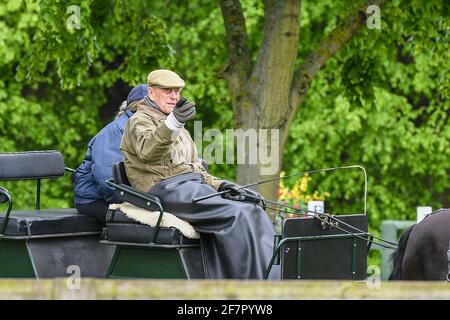 Le prince Philip, duc d'Édimbourg, regardant Lady Louise Windsor pendant le Royal Windsor Horse Show qui a eu lieu dans le domaine privé du château de Windsor dans le Berkshire au Royaume-Uni entre le 8 et le 12 mai 2019 Credit: Peter Putnam/Alay Live News Banque D'Images