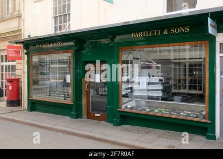 Fermeture des magasins de la ville de Bath somerset au Royaume-Uni. Ex Bartlett et fils Butchers sur Green St. Banque D'Images