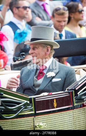 PHOTO DU DOSSIER : Prince Philip, duc d'Édimbourg, photographié au Royal Ascot 2014, à l'hippodrome d'Ascot. Date de la photo : 20 juin 2014. Le crédit photo doit être lu : Matt Crossick/ EMPICS Entertainment/Alay Live News Banque D'Images