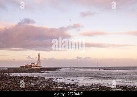 Whitley Bay Angleterre - .01.01.2019: Whitley Bay sur un hiver froid après-midi avec un coucher de soleil rose Banque D'Images