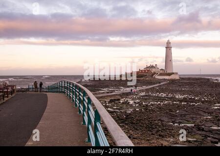 Whitley Bay Angleterre - .01.01.2019: Whitley Bay sur un hiver froid après-midi avec un coucher de soleil rose Banque D'Images