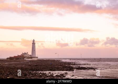 Whitley Bay Angleterre - .01.01.2019: Whitley Bay sur un hiver froid après-midi avec un coucher de soleil rose Banque D'Images