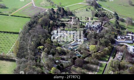 Vue aérienne de Lotherton Hall dans le parc national de Lotherton, Aberford, Leeds Banque D'Images