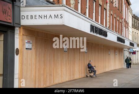 Salisbury, Wiltshire, Angleterre, Royaume-Uni. 2021. Un grand magasin est monté dans le centre-ville de Salisbury, victime de la pandémie du coronavirus. Banque D'Images