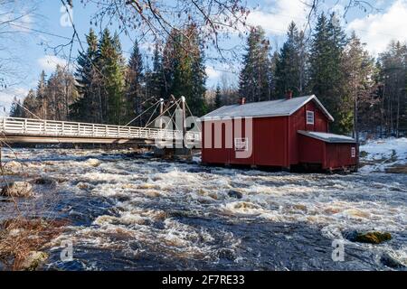 Ancien moulin sur la rivière Jokelanjoki, Kouvola, Finlande Banque D'Images