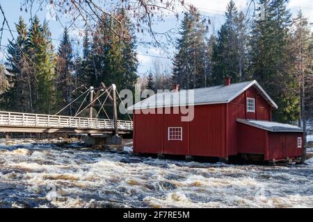Ancien moulin sur la rivière Jokelanjoki, Kouvola, Finlande Banque D'Images