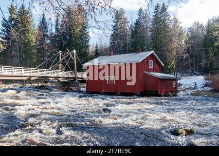 Ancien moulin sur la rivière Jokelanjoki, Kouvola, Finlande Banque D'Images