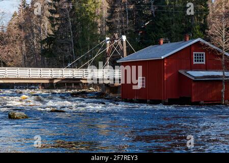 Ancien moulin sur la rivière Jokelanjoki, Kouvola, Finlande Banque D'Images