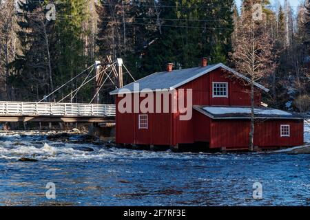 Ancien moulin sur la rivière Jokelanjoki, Kouvola, Finlande Banque D'Images
