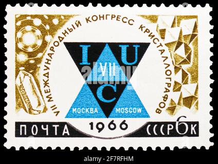 MOSCOU, RUSSIE - 17 JANVIER 2021: Timbre-poste imprimé en Union soviétique consacré au 7ème Congrès international de cristallographie, 1966, Moscou, Internat