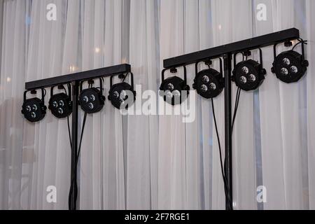 Éclairage et fumée sur scène, éclairage et projecteurs. Nouveau Banque D'Images