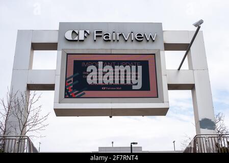 Le centre commercial Fairview annonce que des mesures d'urgence sont en place dans la ville de Toronto, au Canada Banque D'Images