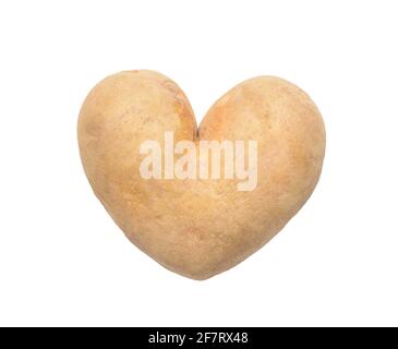 Pomme de terre en forme de cœur sur fond blanc isolé Banque D'Images