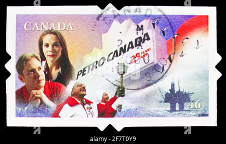 MOSCOU, RUSSIE - le 17 JANVIER 2021 : le timbre-poste imprimé au Canada montre Petro-Canada, 25 ans - coupe régulière, vers 2000 Banque D'Images