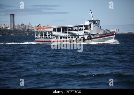 salvador, bahia / brésil - 29 août 2017 : pauses lors du passage par la baie de tous les Saints en direction de Salvador. *** Légende locale *** Banque D'Images