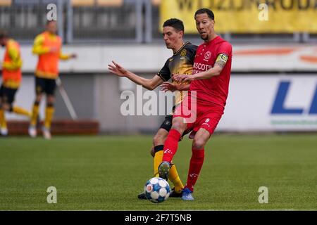 KERKRADE, PAYS-BAS - AVRIL 9: Stefano Marzo de Roda JC et Ryan Koolwijk de Almere City FC pendant le match néerlandais de Keukenkampidipoenie entre Rod Banque D'Images