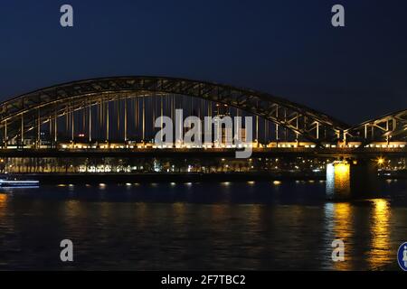 pont sur le rhin à cologne Banque D'Images