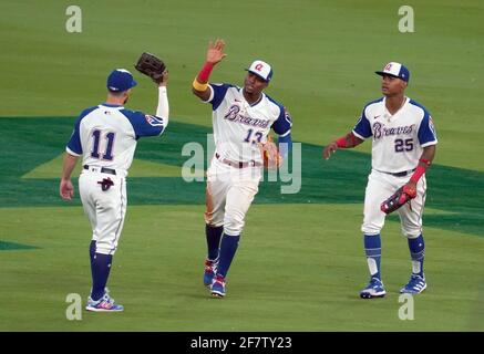 Atlanta, États-Unis. 09e avril 2021. Atlanta Braves Ronald Acuna Jr. (13) célèbre avec ses coéquipiers Ender Inciarte (11) et Cristian Pache (25) après leur victoire sur les Phillies de Philadelphie au Truist Park à Atlanta le vendredi 9 avril 2021. Photo de Tami Chappell/UPI crédit: UPI/Alay Live News Banque D'Images