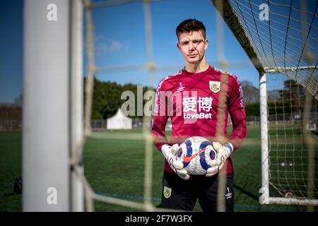 Nick Pope, gardien de but de Burnley, pose pour des portraits sur le terrain d'entraînement du Burnley FC à Padiham, Lancashire, Royaume-Uni. Date de la photo: Mercredi 17 mars 2021. Le crédit photo devrait se lire: Anthony Devlin Banque D'Images