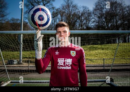 Nick Pope, gardien de but de Burnley, pose pour des portraits sur le terrain d'entraînement du Burnley FC à Padiham, Lancashire, Royaume-Uni. Date de la photo: Mercredi 17 mars 2021. Le crédit photo devrait se lire: Anthony Devlin Banque D'Images