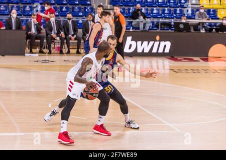 James Gist du FC Bayern Munich en action contre Victor Claver du FC Barcelone lors du match de basket-ball Euroligue de Turkish Airlines entre le FC Barcelone et le FC Bayern Munich le 9 avril 2021 au Palau Blaugrana à Barcelone, Espagne - photo Javier Borrego / Espagne DPPI / DPPI / LiveMedia Banque D'Images