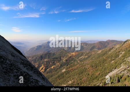 Paysage montagneux pittoresque dans le parc national de Sequoia, Californie, États-Unis Banque D'Images