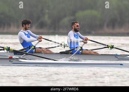 Varese, Italie. 10 avril 2021. Stefano Oppo, Pietro Ruta (Italie), Sculs doubles légers pour hommes pendant les Championnats d'Europe d'aviron 2021, Canoying à Varese, Italie, avril 10 2021 crédit: Agence de photo indépendante/Alamy Live News Banque D'Images