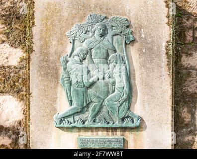 Frise représentant la légende de Robin des Bois et de son mariage À Maid Marion sur les murs extérieurs du château de Nottingham Nottingham Angleterre GB Royaume-Uni Europe Banque D'Images