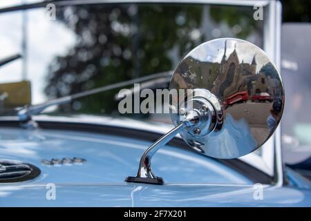 DÉTAIL du rétroviseur de voiture MG MGA chromé Banque D'Images