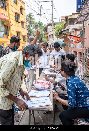 Kolkata, Inde. 10 avril 2021. Vue de la 4e phase de l'élection du Bengale occidental à Kolkata (circonscription de Behala Ouest). (Photo par Amlan Biswas/Pacific Press) crédit: Pacific Press Media production Corp./Alay Live News Banque D'Images