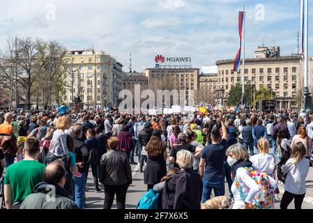"Soulèvement écologique" manifestations contre la pollution de l'environnement devant l'Assemblée nationale de Serbie à Belgrade, Serbie, le mois d'avril Banque D'Images