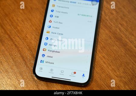 SESAME Credit (alias Zhima Credit) sur un iPhone 12 Pro Max, un programme de crédit social créé par Ant Financial sur Alipay App en Chine. Banque D'Images