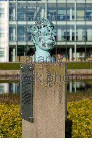 Jackie Kay, sculpture poèt écossaise au parc d'activités d'Edinburgh Park Business Park, South Gyle, Édimbourg, Écosse Banque D'Images