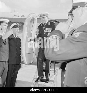 Le commandant général des Royal Marines britanniques, le général Sir Malcolm C. Cartwright-Taylor, visite le corps néerlandais des Marines. Arrivée au MarineLiegkamp Valkenburg (MVKV). Banque D'Images