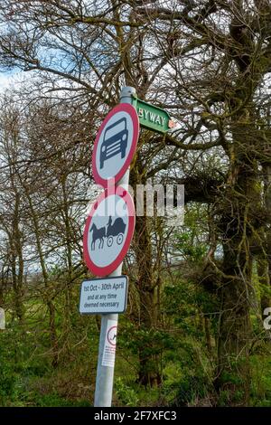 Ashwell Lane, Byway ouvert à tous trafic (BATEAU) No 9 Edworth et BATEAU No 18 Dunton. Panneaux indiquant des restrictions pour les véhicules à moteur et les chevaux tirés Banque D'Images