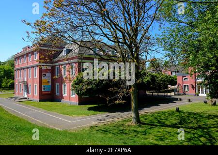 07.05.2020, Oberhausen, Nordrhein-Westfalen, Deutschland - die Ludwigssgalerie Schloss Oberhausen im Fruehjahr Banque D'Images