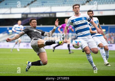 Londres, Royaume-Uni. 10 avril 2021. Liam Palmer de Sheffield mercredi lors du match de championnat EFL Sky Bet entre Queens Park Rangers et Sheffield mercredi au Kiyan Prince Foundation Stadium, Londres, Angleterre, le 10 avril 2021. Photo de Salvio Calabre. Utilisation éditoriale uniquement, licence requise pour une utilisation commerciale. Aucune utilisation dans les Paris, les jeux ou les publications d'un seul club/ligue/joueur. Crédit : UK Sports pics Ltd/Alay Live News Banque D'Images