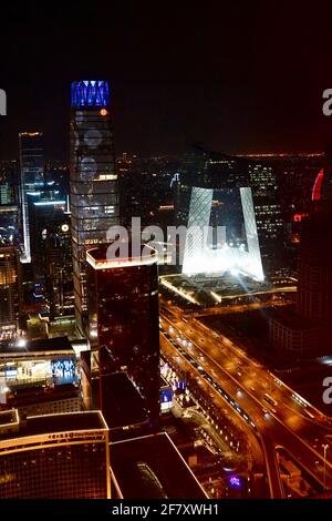 Bâtiment CCTV avec lumières allumées, scène nocturne de la ville de Pékin. Banque D'Images