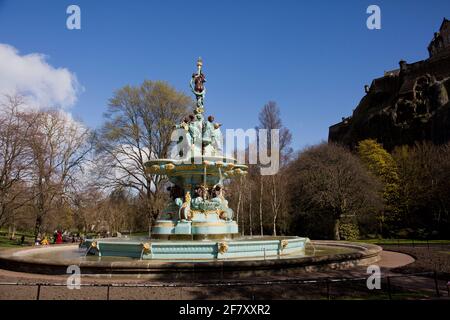 La fontaine Ross conçue par Jean-Baptiste Jules Klagmann dans les jardins de Princes Street, Édimbourg, Écosse Banque D'Images