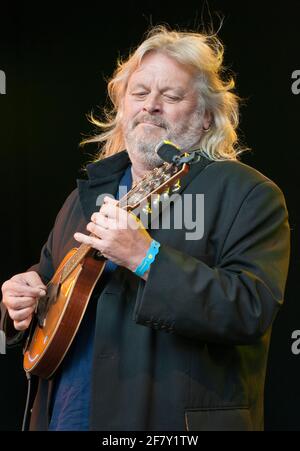 Phil Beer, spectacle des mains au festival Larmer Tree, Royaume-Uni, 17 juillet 2011. Banque D'Images