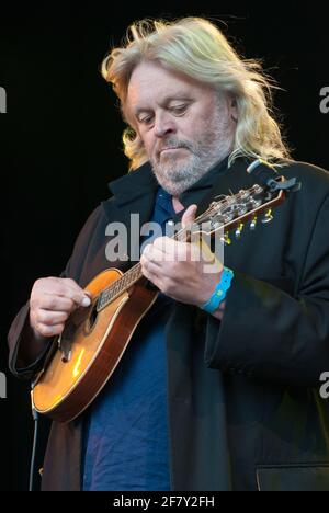 Phil Beer, spectacle des mains au festival Larmer Tree, Royaume-Uni, 17 juillet 2011. Banque D'Images