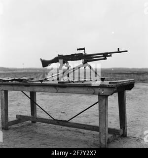 Matériel d'instruction utilisé au corps des Marines. Une mitrailleuse légère peut (calibre 7.6 mm OTAN) fabriquée par la fabrique nationale belge de Herstal (Fn) et peut être l'abréviation de Mitrarourer d'Appui General (mitrailer de soutien général). Banque D'Images