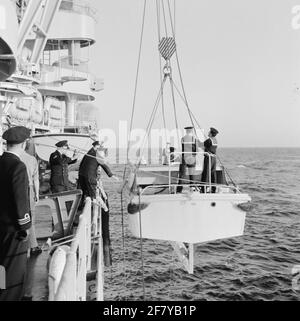 Voyage d'automne de Smaleel 1 qui se compose de HR.Mme De Ruyter (la vedette), HR.Mme Amsterdam, HR.Mme Holland (à partir de novembre 11), HR.Mme Rotterdam, HR.Mme Lion de mer, hr.ms. L'amers (entre le 8 et le 22 novembre) et HR.Mme L'habitant de Zeeland. Une partie de l'escadron a quitté Den Helder, une autre partie de Rotterdam. Le voyage est allé à va Brest, Gibraltar, Livourne, la Spezia, Lerici, La Specia, Gibraltar, Falmouth, Plymouth et Portland sont de retour à Den Helder. Levage de l'inspection tribord. Banque D'Images