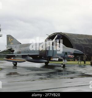 Un Boeing (McDonnell Douglas) RF-4e fantôme II du 51ème AKG de la Luftwaffe sur la base aérienne de Zweibrücken en Allemagne de l'Ouest. Banque D'Images