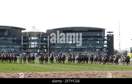 Un Si Grand Soleil 18 Avril 2022 Courses hippiques - Grand National Festival 2022 - Aintree Racecourse