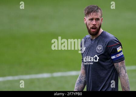 Preston, Royaume-Uni. 10 avril 2021. Pontus Jansson de Brentford regarde. EFL Skybet Championship Match, Preston North End v Brentford au Deepdale Stadium de Preston le samedi 10 avril 2021. Cette image ne peut être utilisée qu'à des fins éditoriales. Utilisation éditoriale uniquement, licence requise pour une utilisation commerciale. Aucune utilisation dans les Paris, les jeux ou les publications d'un seul club/ligue/joueur.pic par Chris Stading/Andrew Orchard sports Photography/Alamy Live News crédit: Andrew Orchard sports Photography/Alamy Live News Banque D'Images