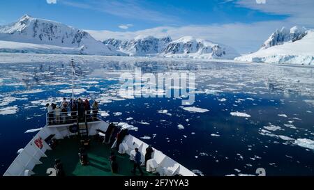 Paysages froids de neige d'hiver de l'arctique lors d'une croisière en Antarctique Banque D'Images