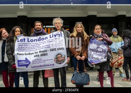 RICHMOND, LONDRES, ANGLETERRE- 10 avril 2021: Piers Corbyn, un candidat de la course mayonnaise de Londres 2021, faisant campagne à Richmond, dans le cadre de son LET Banque D'Images